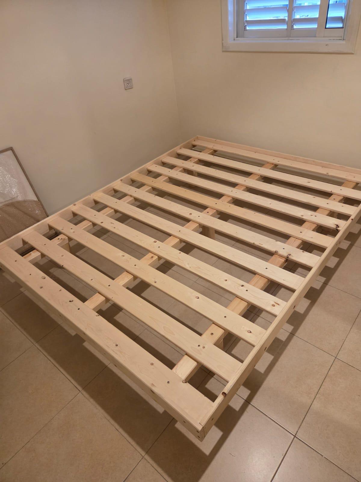 בסיס מיטה מורכב אצל לקוח